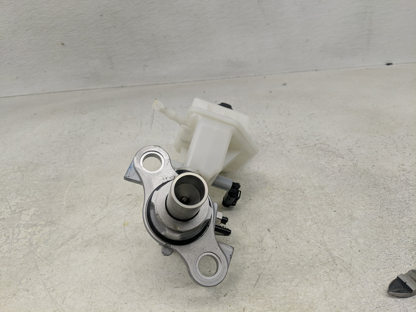 Gmc Terrain Brake Master Cylinder - Oemusedautoparts1.com