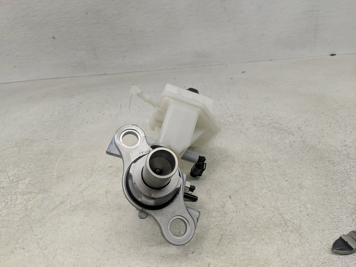 Gmc Terrain Brake Master Cylinder - Oemusedautoparts1.com
