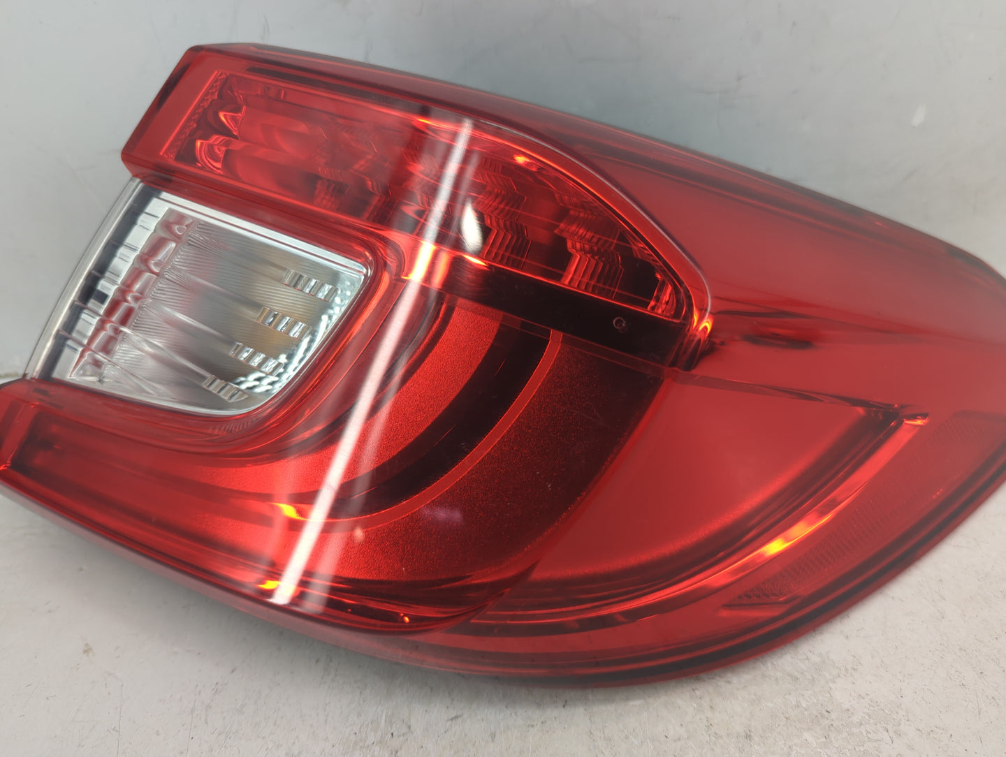 2018-2021 Honda Accord Tail Light Assembly Passenger Right OEM P/N:33500-TVA-A013-M1 Fits Fits 2018 2019 2020 2021 OEM Used 