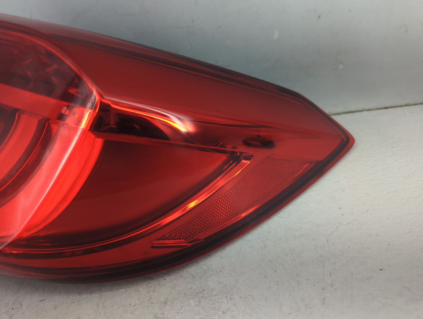 2018-2021 Honda Accord Tail Light Assembly Passenger Right OEM P/N:33500-TVA-A013-M1 Fits Fits 2018 2019 2020 2021 OEM Used 