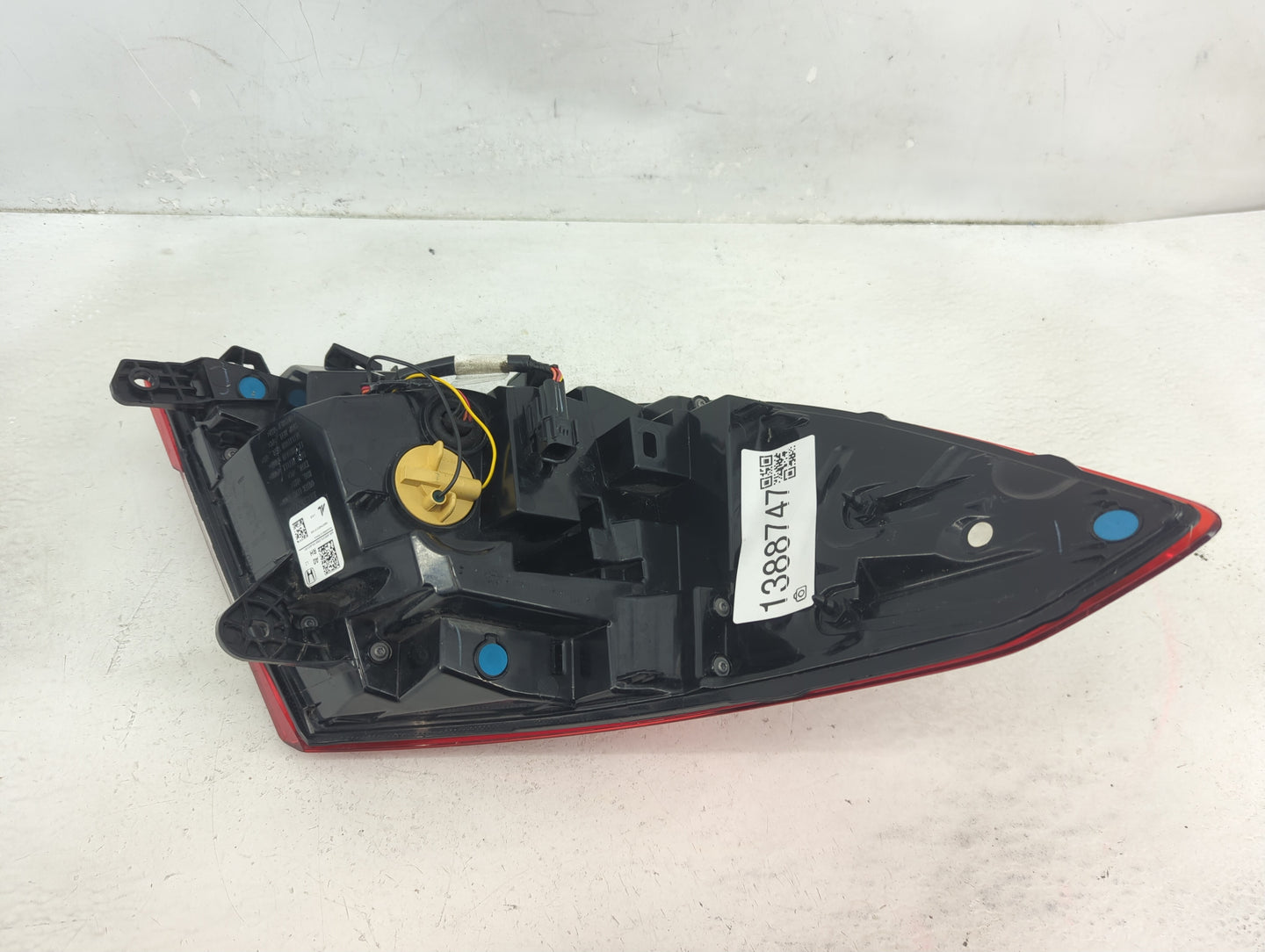 2018-2021 Honda Accord Tail Light Assembly Passenger Right OEM P/N:33500-TVA-A013-M1 Fits Fits 2018 2019 2020 2021 OEM Used 
