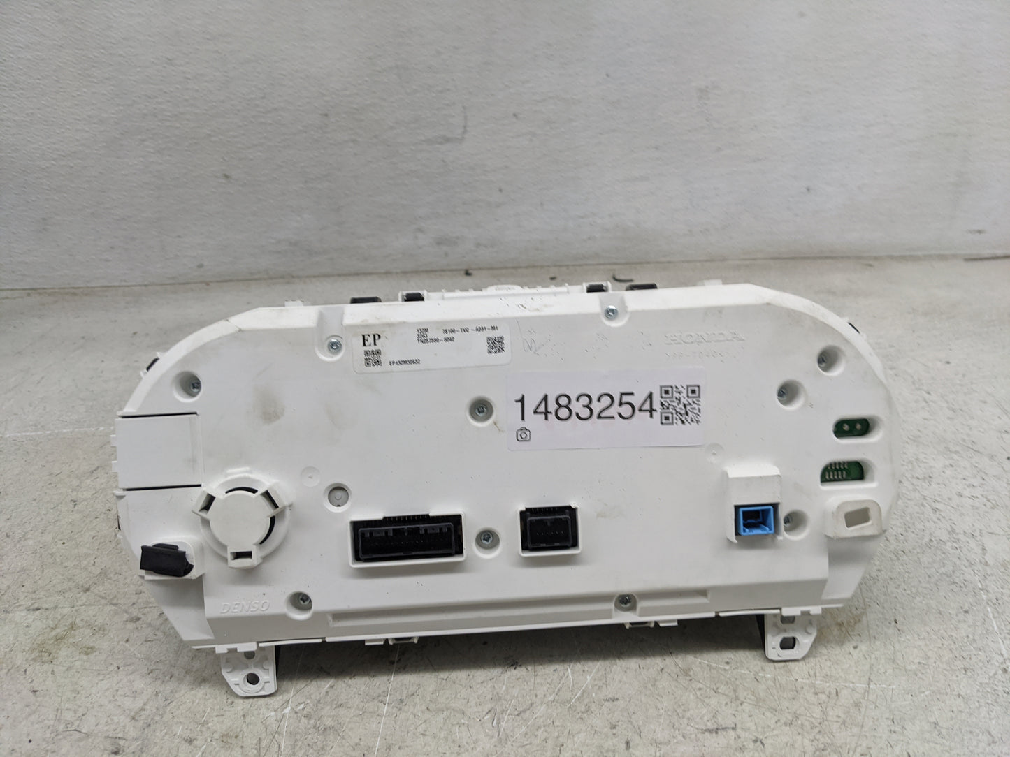 2021-2022 Honda Accord Instrument Cluster Speedometer Gauges P/N:78100-TVC-A031-M1 Miles: Fits Fits 2021 2022 OEM Used Auto 