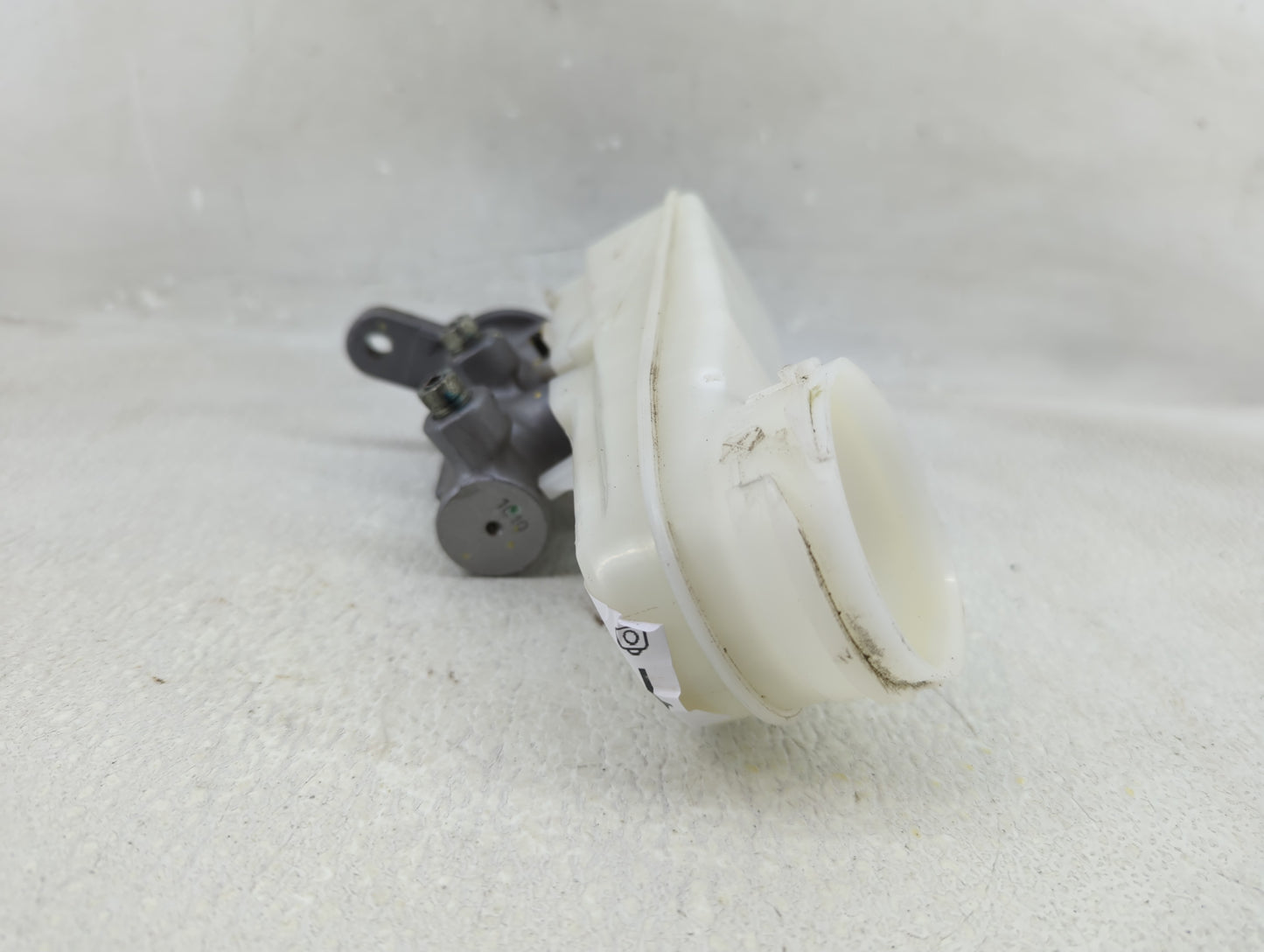 2017-2021 Honda Civic Brake Master Cylinder 1310763 - Oemusedautoparts1.com