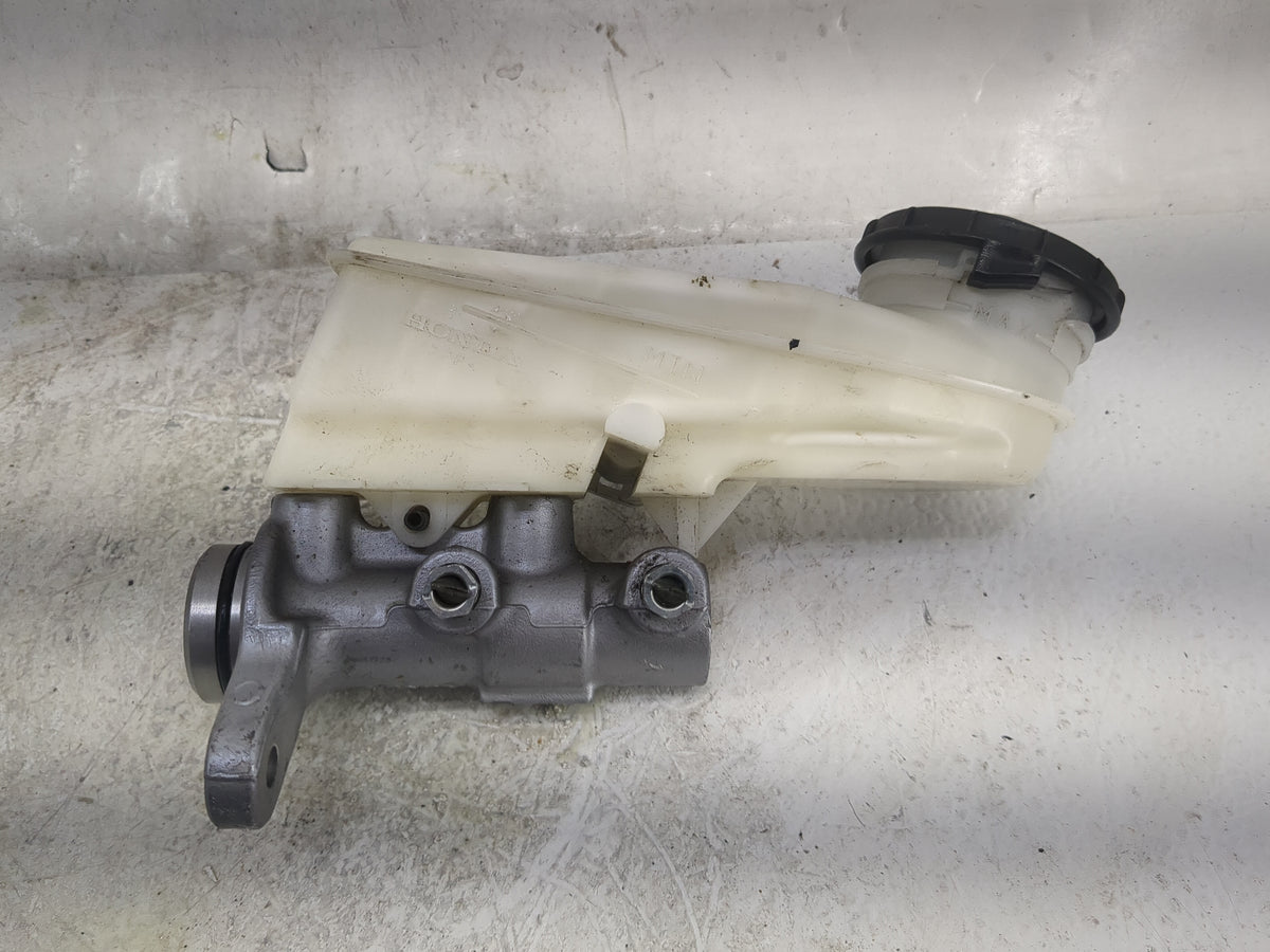 2016-2021 Honda Civic Brake Master Cylinder 1497021 - Oemusedautoparts1.com