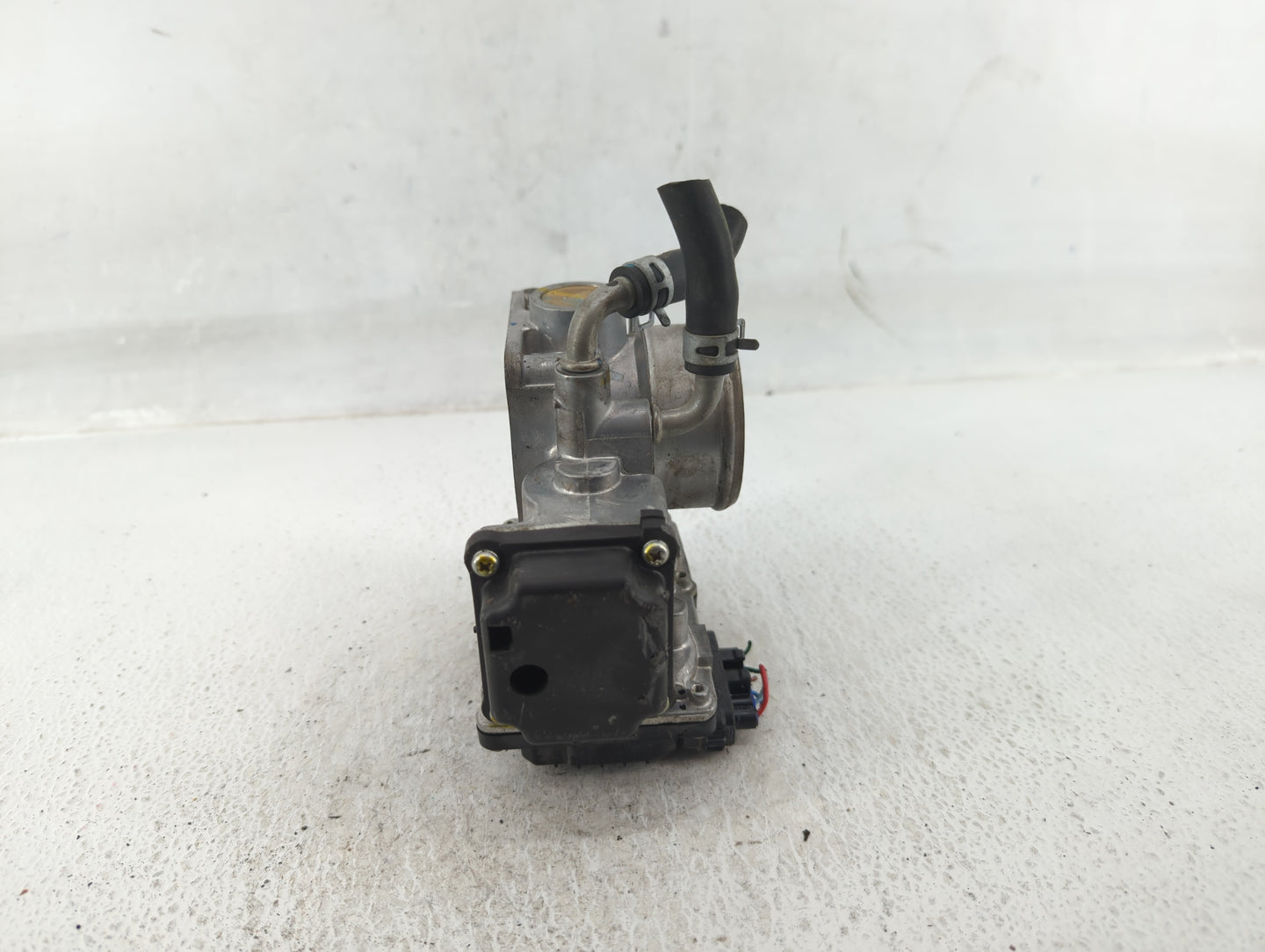 2016-2022 Honda Civic Throttle Body P/N:M22850323863 Fits Fits 2016 2017 2018 2019 2020 2021 2022 OEM Used Auto Parts - Oemu