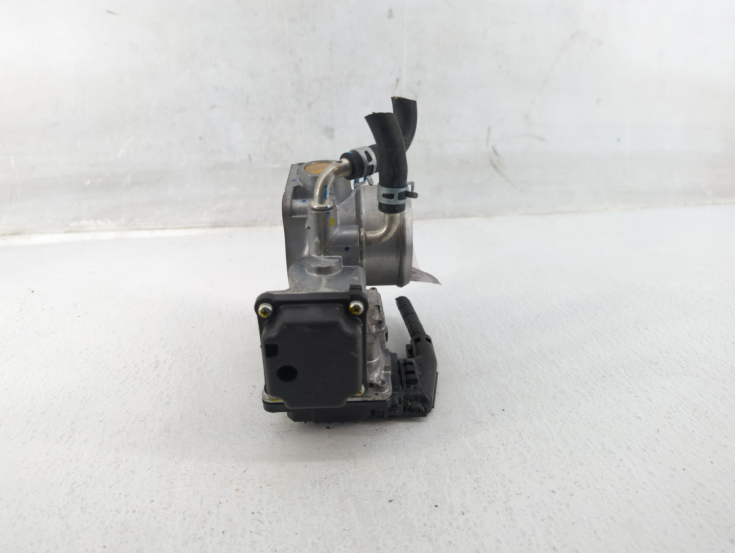 2016-2022 Honda Civic Throttle Body P/N:M22850341320 Fits Fits 2016 2017 2018 2019 2020 2021 2022 OEM Used Auto Parts - Oemu
