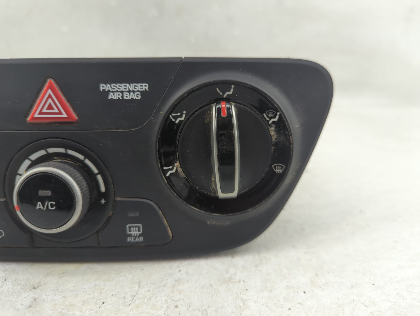2018-2022 Hyundai Accent Climate Control Module Temperature AC/Heater Replacement P/N:97250J0001RDR Fits OEM Used Auto Parts