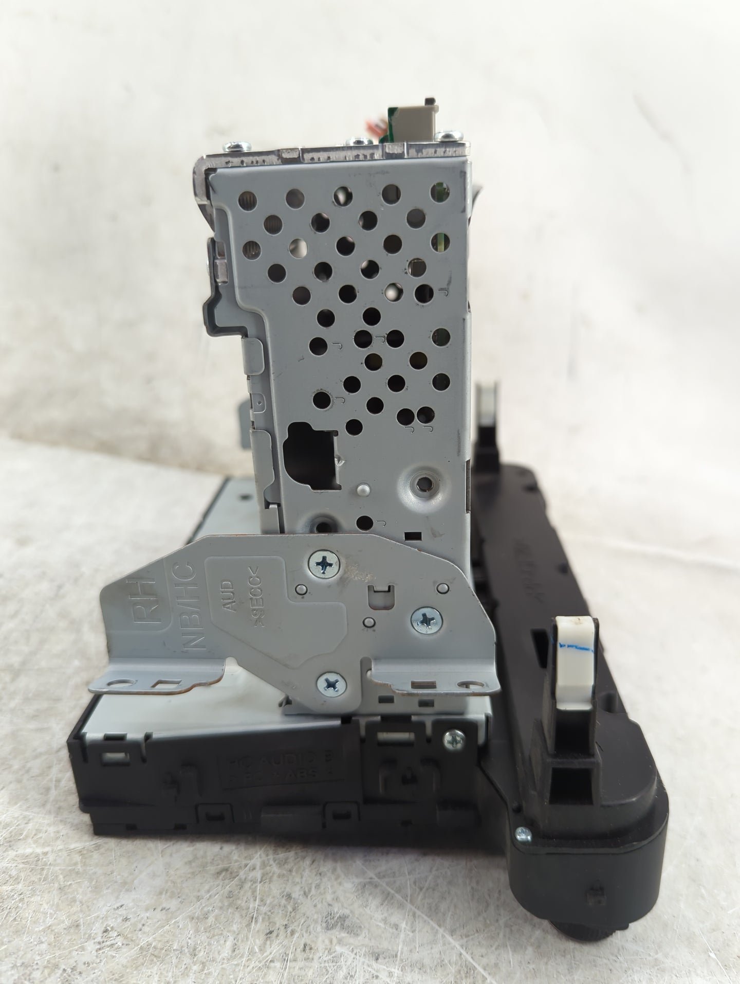 2018-2022 Hyundai Accent Radio AM FM Cd Player Receiver Replacement P/N:96180-J0060URD AC810J0AN Fits OEM Used Auto Parts - 