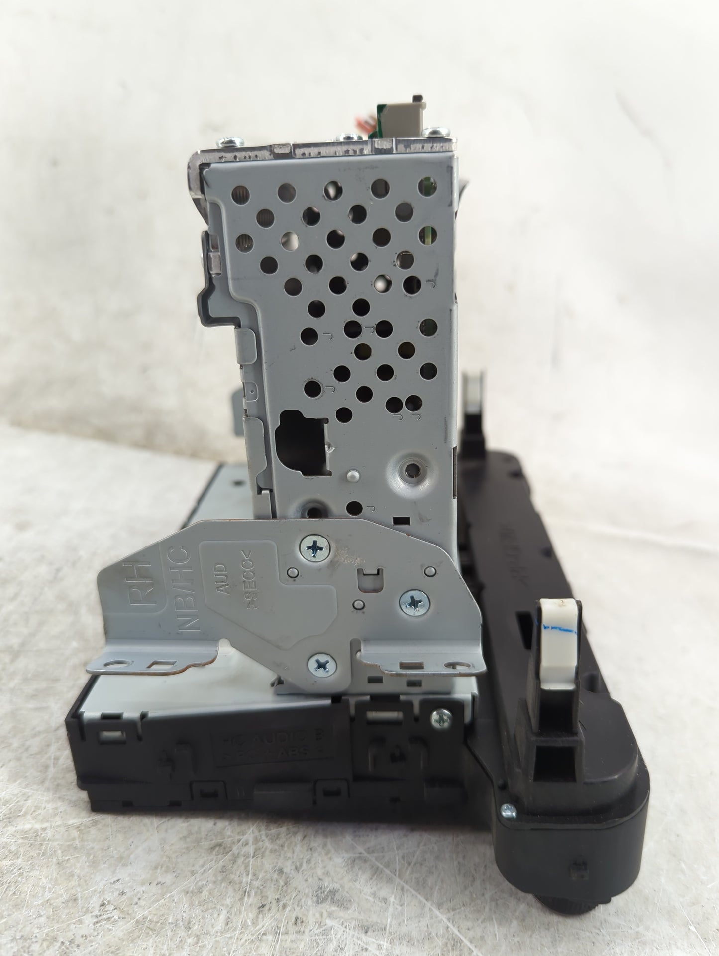 2018-2022 Hyundai Accent Radio AM FM Cd Player Receiver Replacement P/N:96180-J0060URD AC810J0AN Fits OEM Used Auto Parts - 