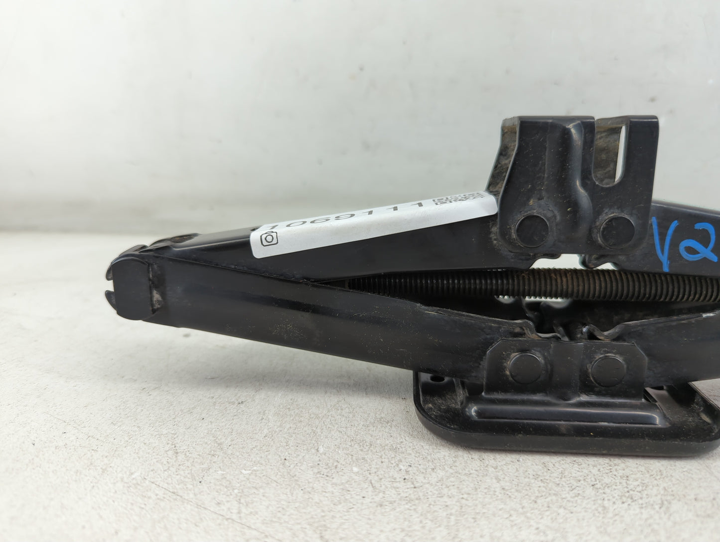 2021 Hyundai Elantra Spare Scissor Car Jack - Oemusedautoparts1.com