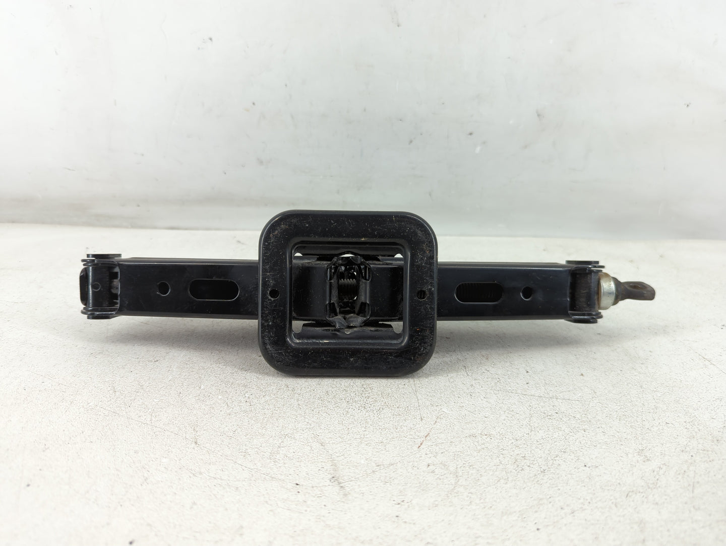 2021 Hyundai Elantra Spare Scissor Car Jack - Oemusedautoparts1.com