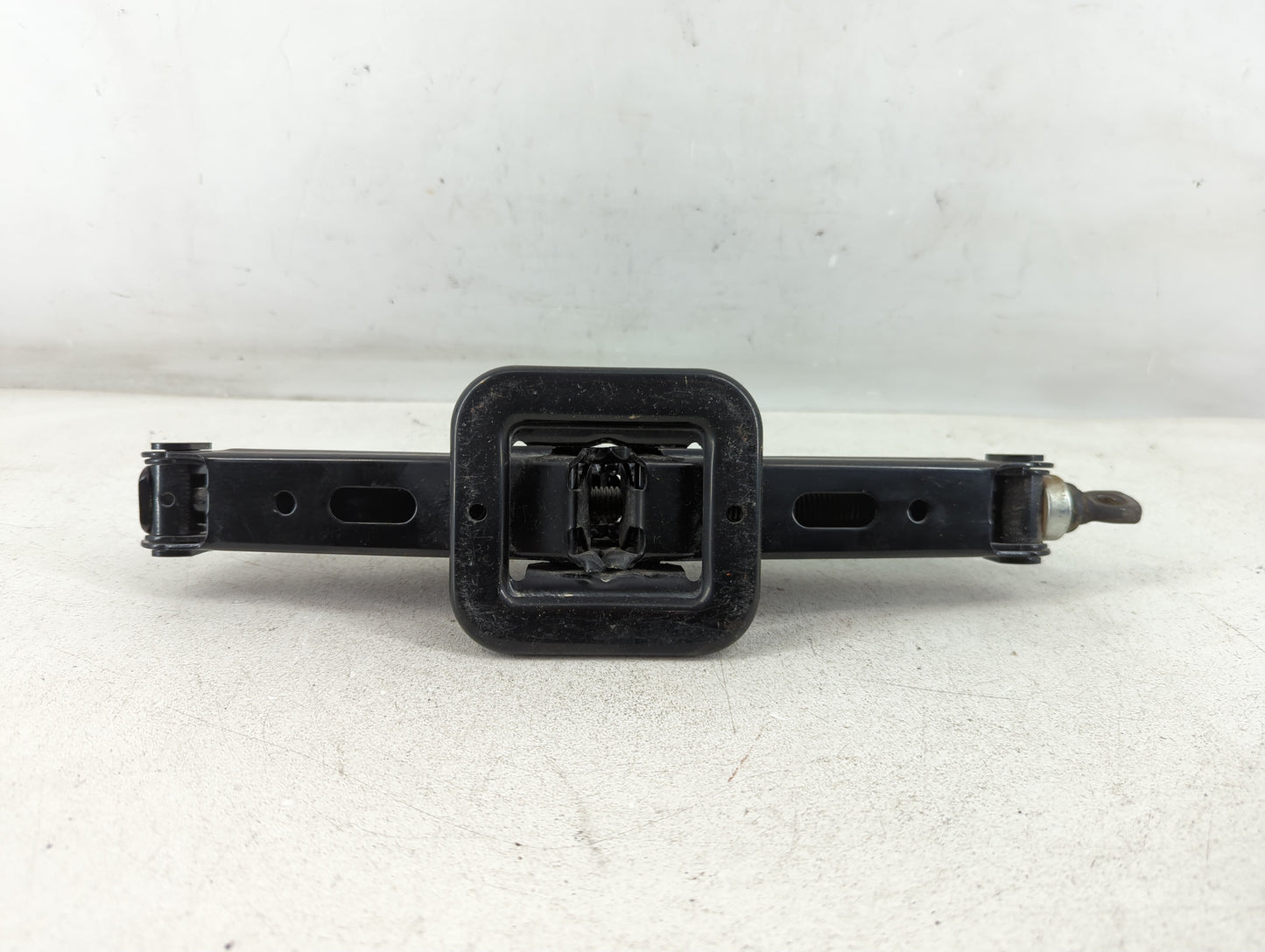 2021 Hyundai Elantra Spare Scissor Car Jack - Oemusedautoparts1.com