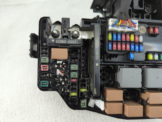 2021-2022 Hyundai Elantra Fusebox Fuse Box Panel Relay Module P/N:91230AB200CA Fits Fits 2021 2022 OEM Used Auto Parts