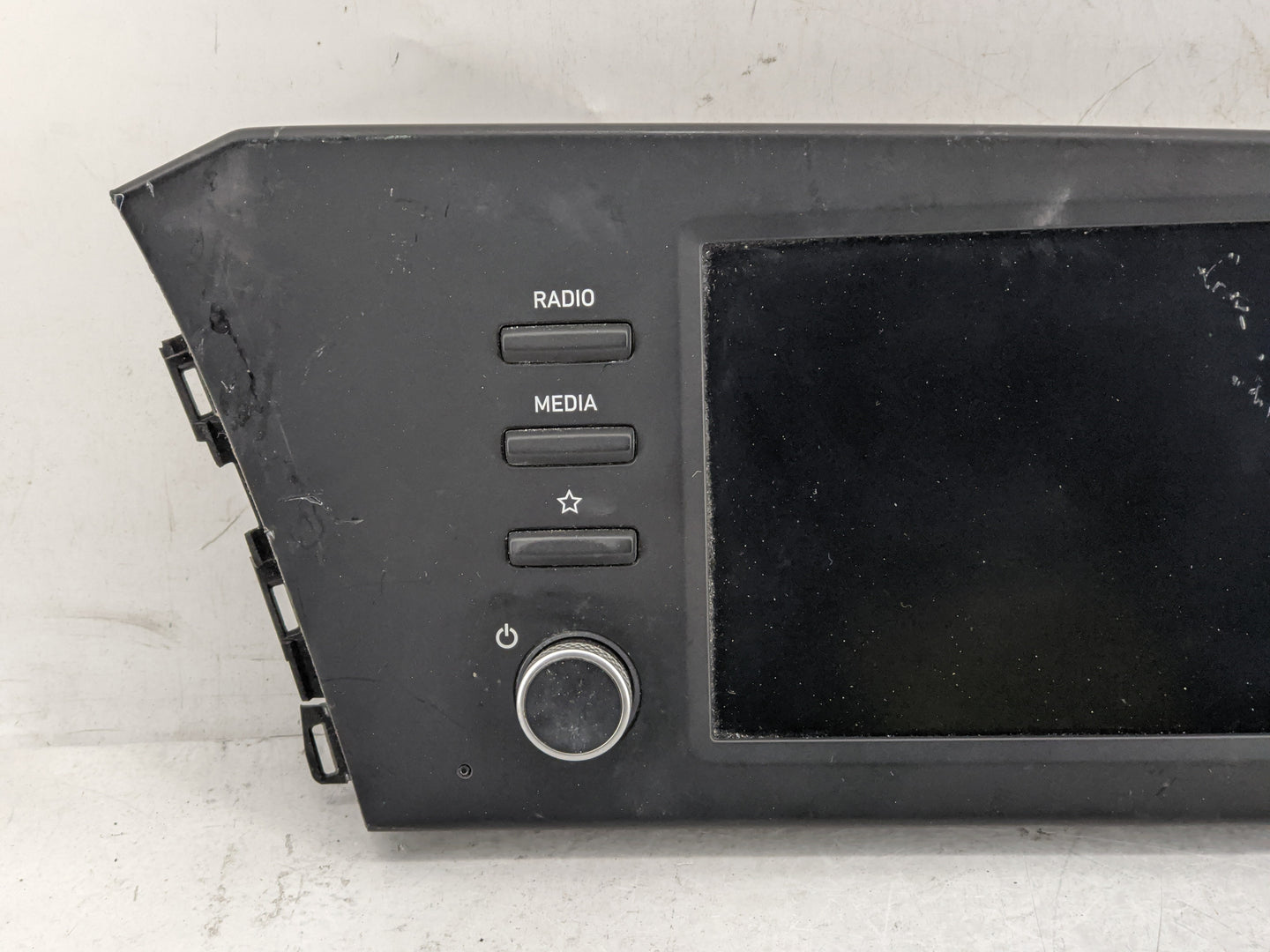 2021-2022 Hyundai Elantra Radio AM FM Cd Player Receiver Replacement Fits Fits 2021 2022 OEM Used Auto Parts - Oemusedautopa