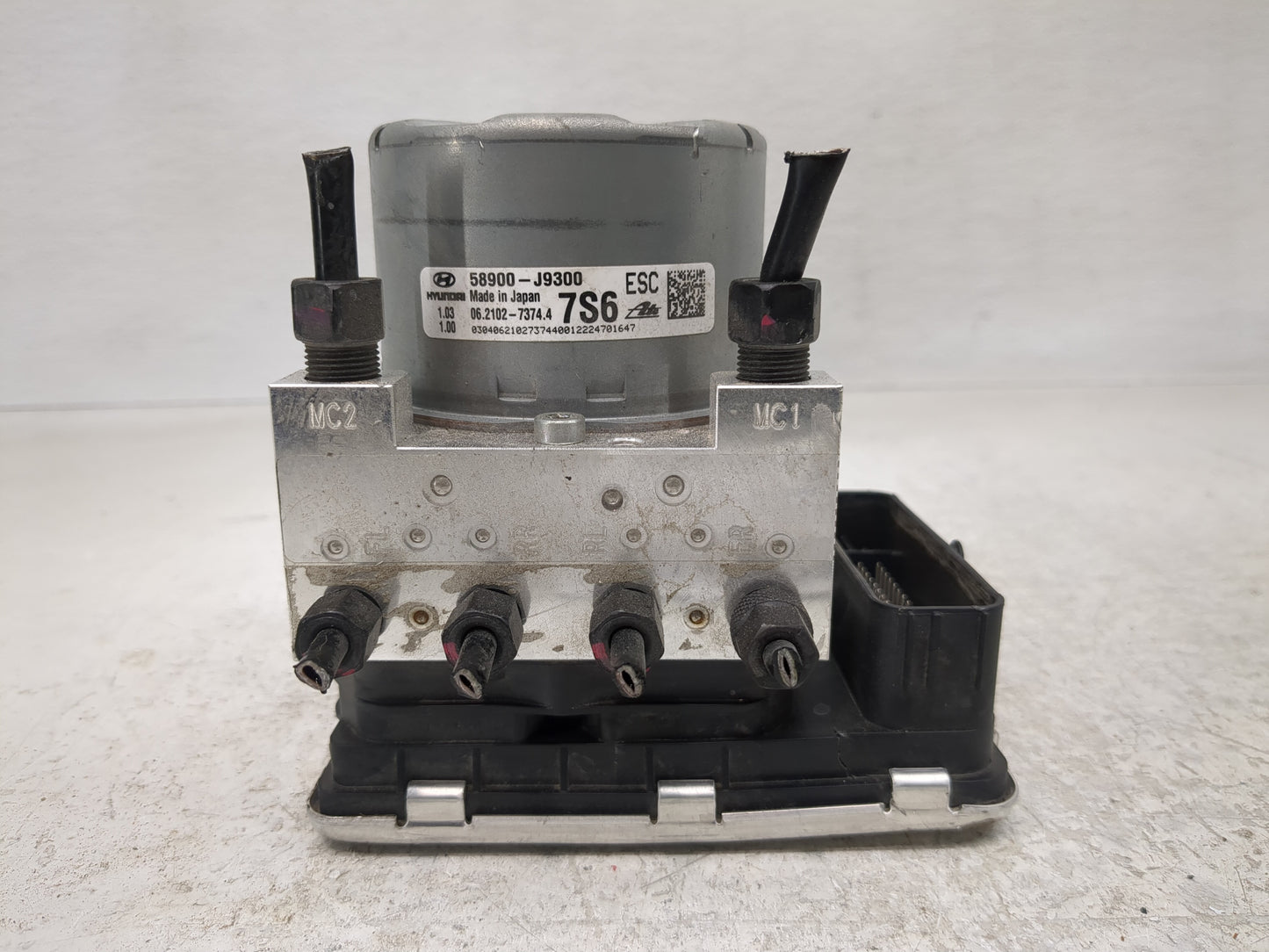 2021-2022 Hyundai Elantra ABS Pump Control Module Replacement P/N:61589-43200 58900-AB800 Fits Fits 2021 2022 OEM Used Auto 