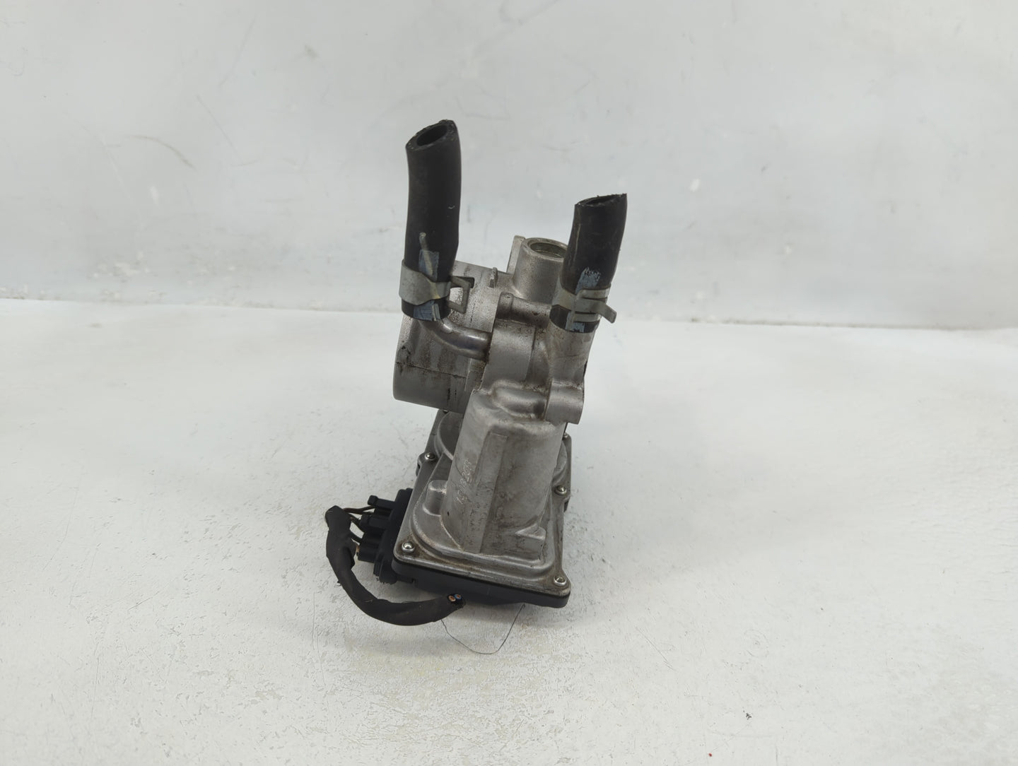 2021-2022 Hyundai Elantra Throttle Body P/N:35100-2B300 Fits Fits 2017 2018 2019 2020 2021 2022 OEM Used Auto Parts - Oemuse