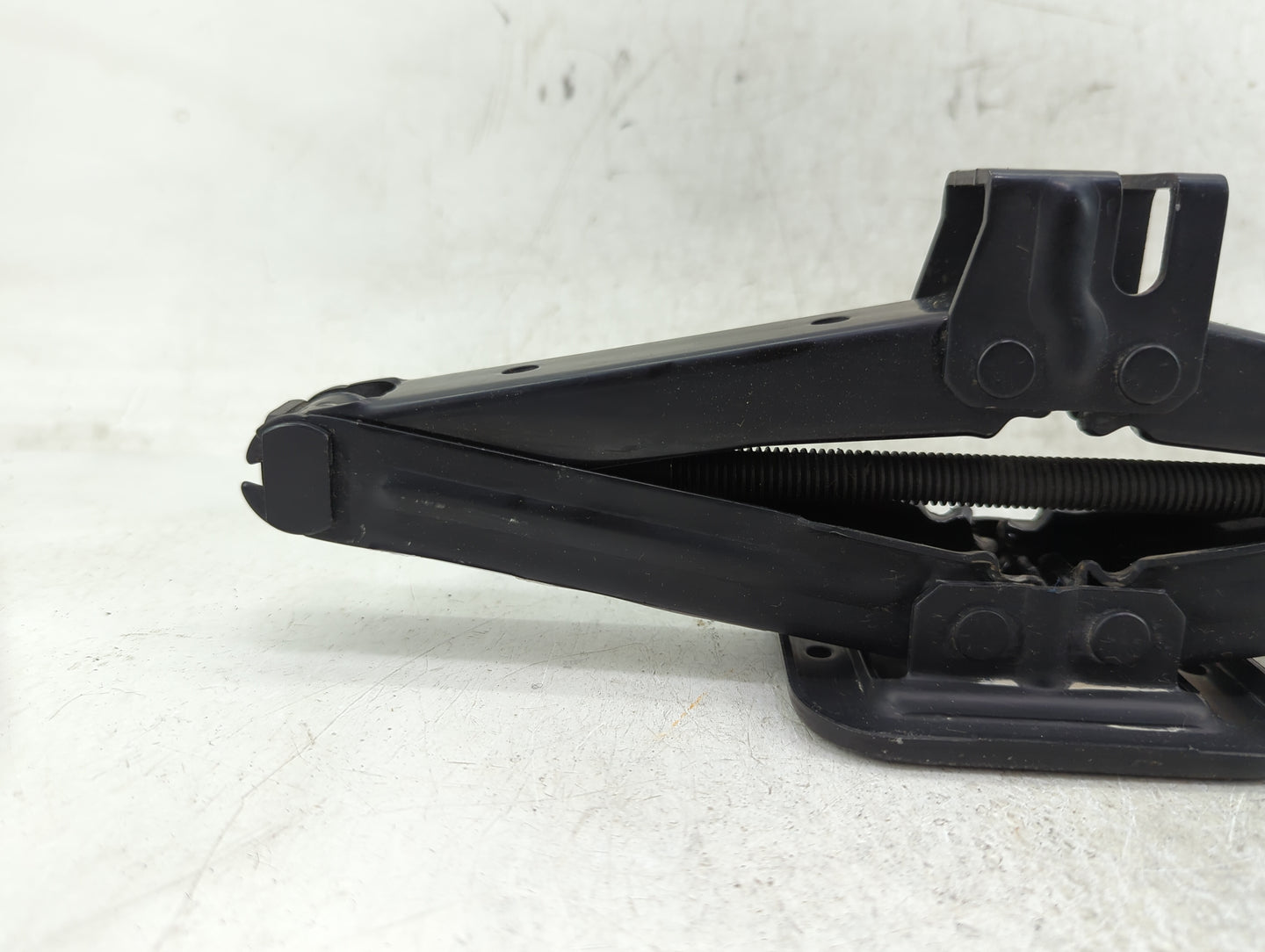 2021 Hyundai Elantra Spare Scissor Car Jack 1409489 - Oemusedautoparts1.com