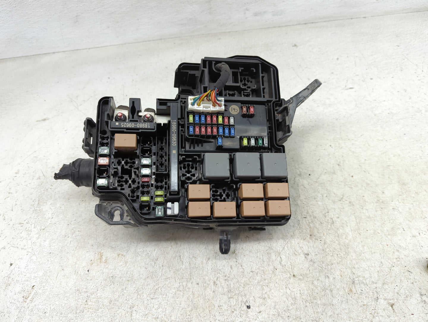 2021-2022 Hyundai Elantra Fusebox Fuse Box Panel Relay Module P/N:91956-AA020 Fits Fits 2021 2022 OEM Used Auto Parts - Oemu