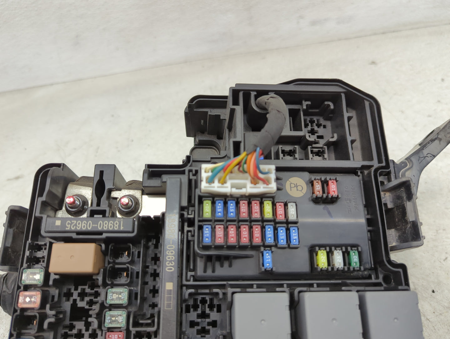 2021-2022 Hyundai Elantra Fusebox Fuse Box Panel Relay Module P/N:91956-AA020 Fits Fits 2021 2022 OEM Used Auto Parts - Oemu