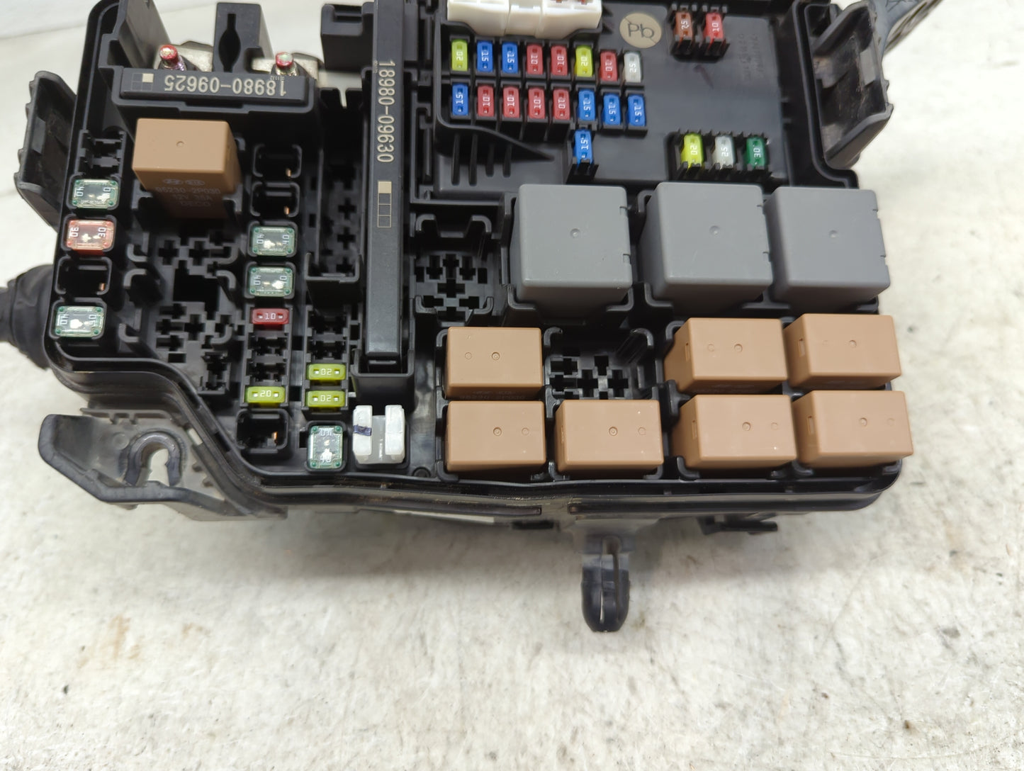 2021-2022 Hyundai Elantra Fusebox Fuse Box Panel Relay Module P/N:91956-AA020 Fits Fits 2021 2022 OEM Used Auto Parts - Oemu