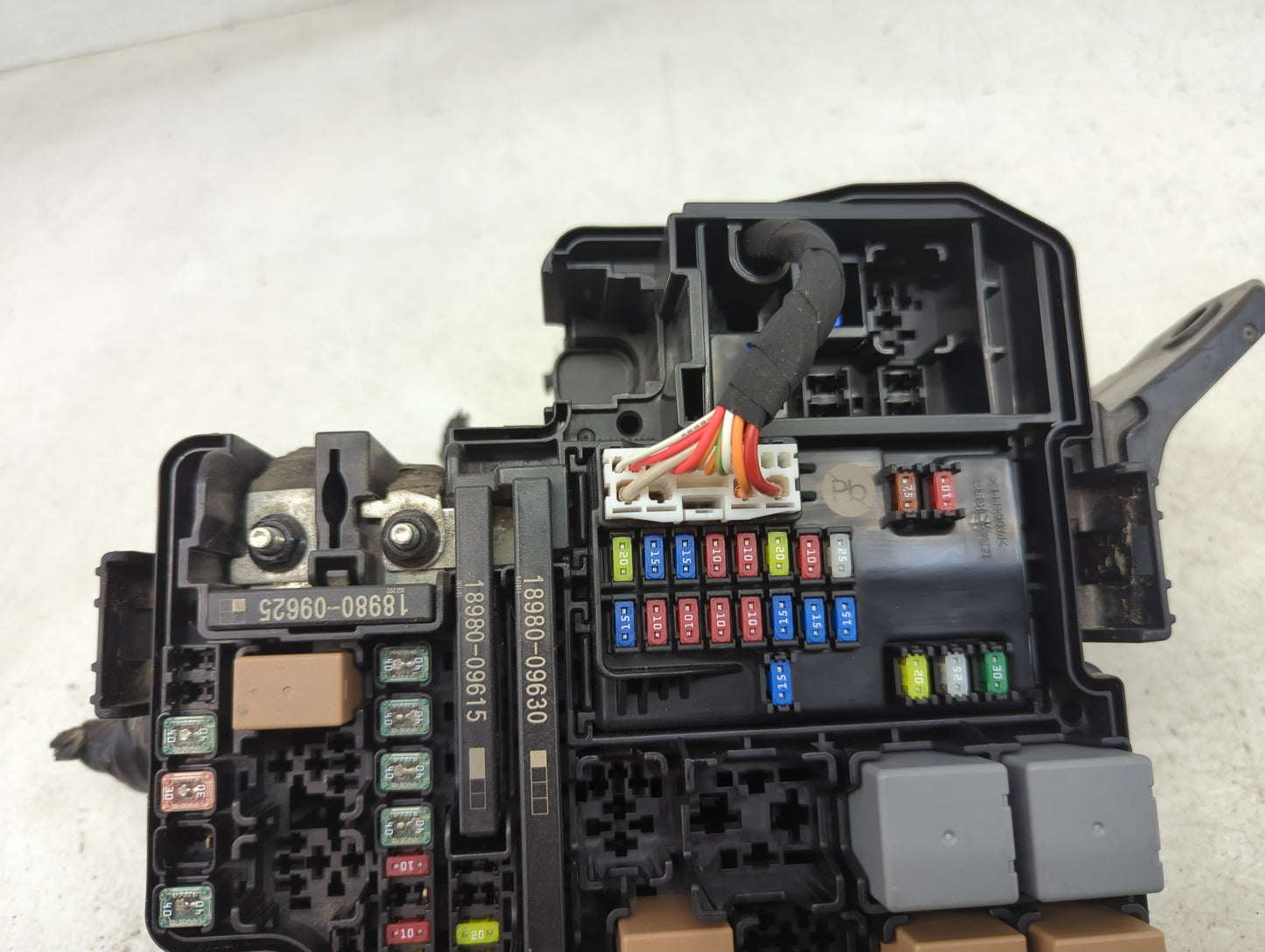 2021-2022 Hyundai Elantra Fusebox Fuse Box Panel Relay Module P/N:91956-AA020 Fits Fits 2021 2022 OEM Used Auto Parts - Oemu