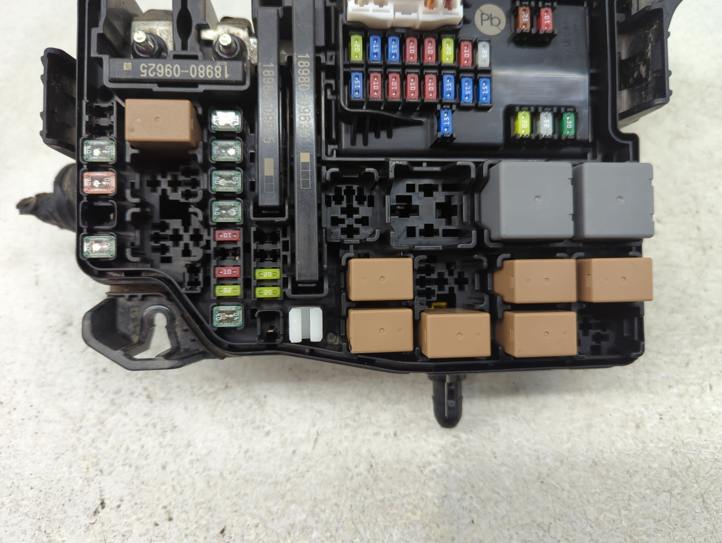 2021-2022 Hyundai Elantra Fusebox Fuse Box Panel Relay Module P/N:91956-AA020 Fits Fits 2021 2022 OEM Used Auto Parts - Oemu
