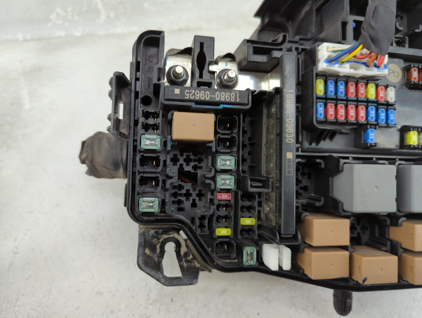 2021-2022 Hyundai Elantra Fusebox Fuse Box Panel Relay Module P/N:18980-09625 18960-09630 Fits Fits 2021 2022 OEM Used Auto 