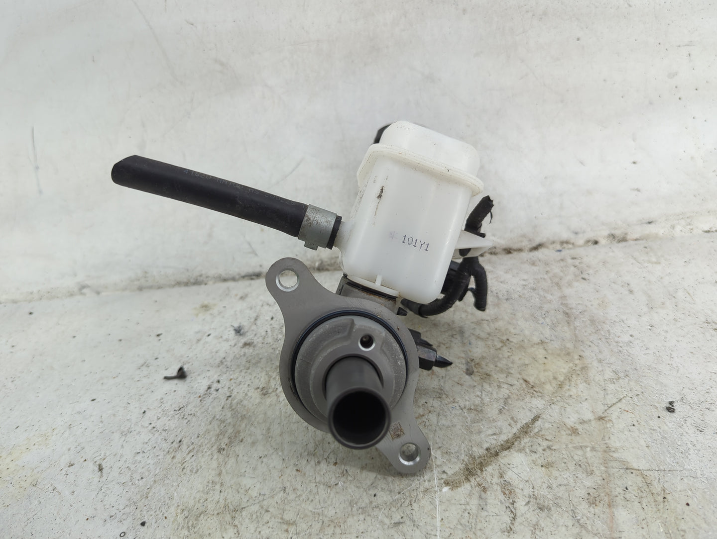 2021 Hyundai Elantra Brake Master Cylinder - Oemusedautoparts1.com