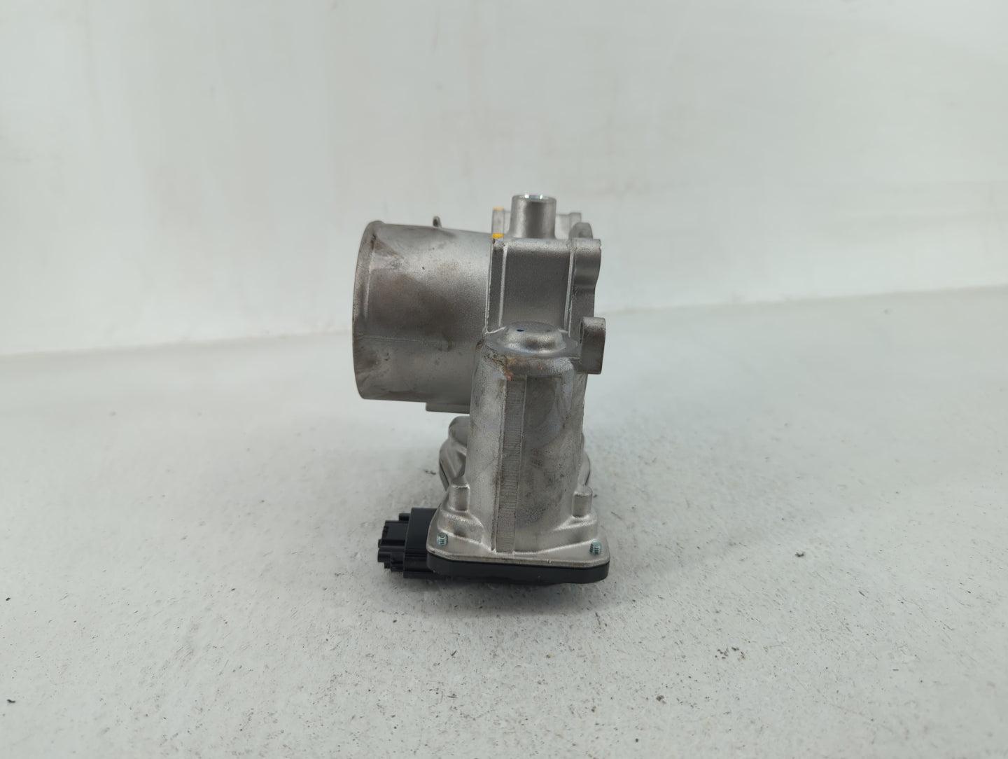 2021-2022 Hyundai Elantra Throttle Body P/N:35100-2J410 35100-2E400 Fits Fits 2021 2022 OEM Used Auto Parts - Oemusedautopar