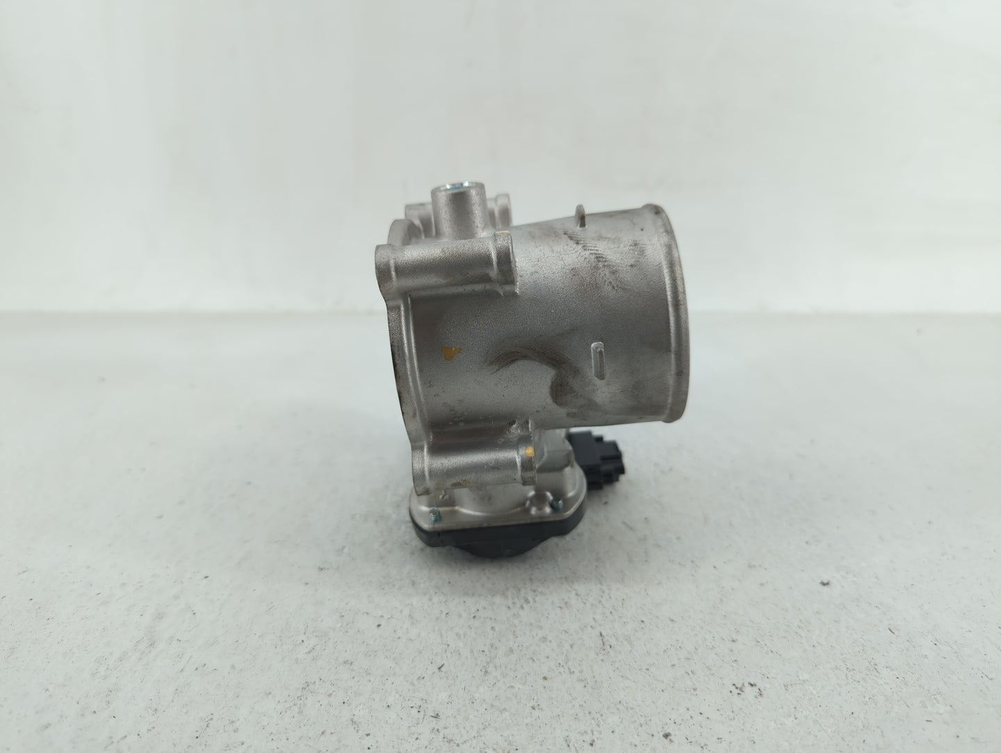 2021-2022 Hyundai Elantra Throttle Body P/N:35100-2J410 35100-2E400 Fits Fits 2021 2022 OEM Used Auto Parts - Oemusedautopar