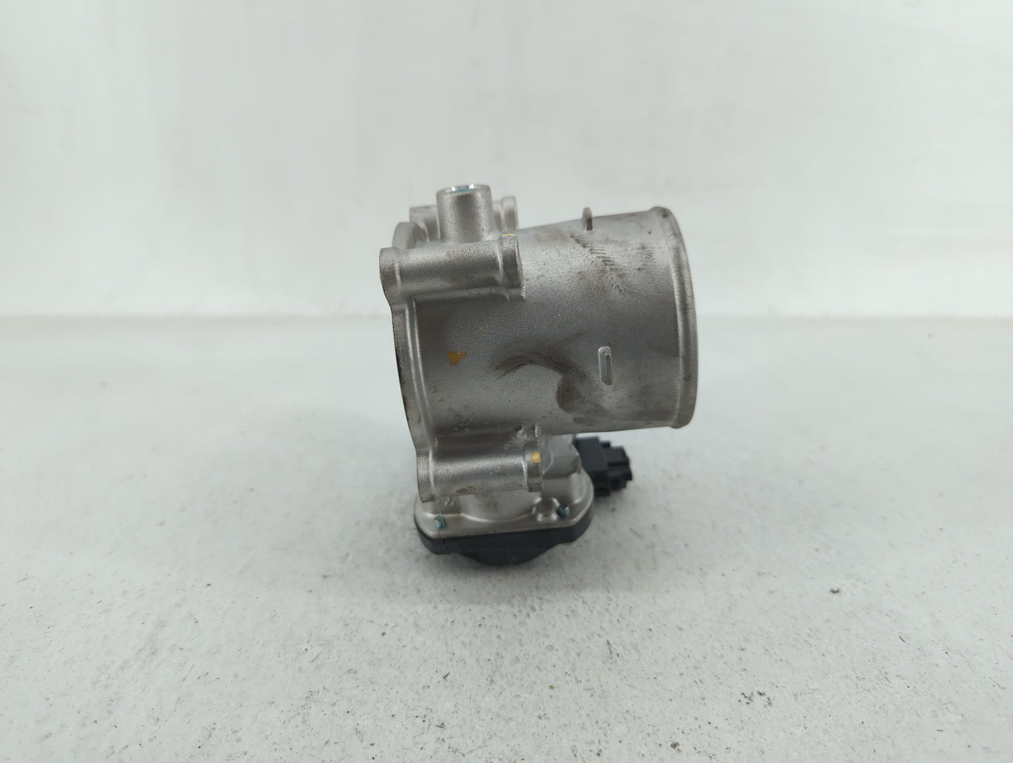 2021-2022 Hyundai Elantra Throttle Body P/N:35100-2J410 35100-2E400 Fits Fits 2021 2022 OEM Used Auto Parts - Oemusedautopar