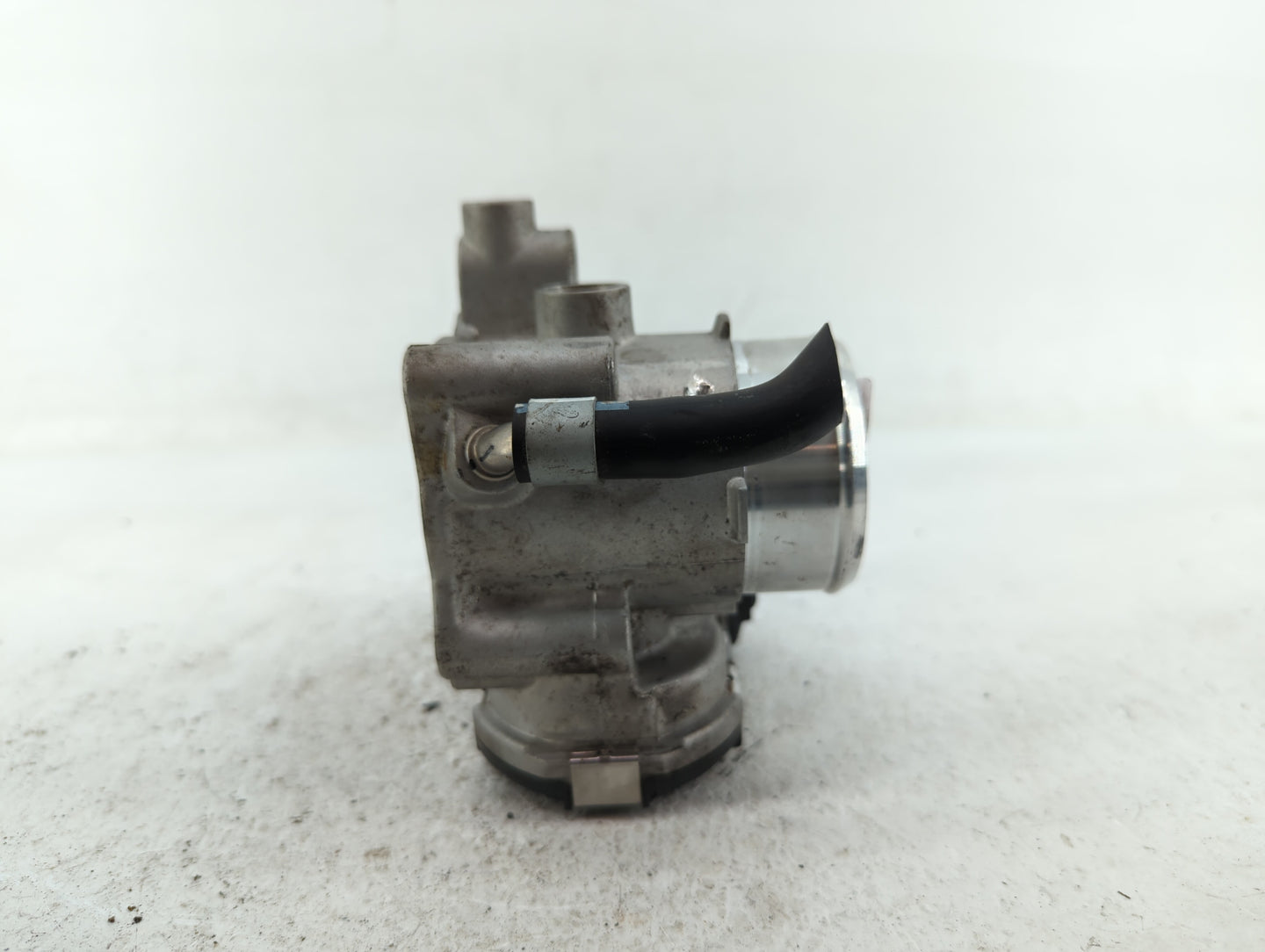 2021-2022 Hyundai Elantra Throttle Body P/N:35100-03HA0 Fits Fits 2017 2018 2019 2020 2021 2022 OEM Used Auto Parts - Oemuse