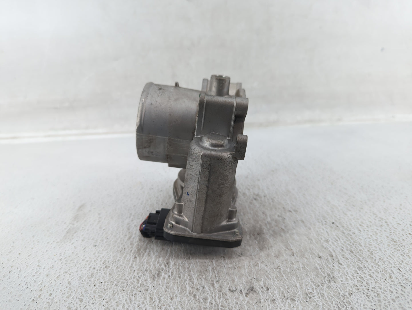 2021-2022 Hyundai Elantra Throttle Body P/N:35100-2J410 Fits Fits 2021 2022 OEM Used Auto Parts - Oemusedautoparts1.com