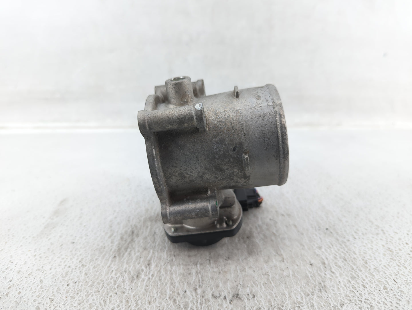 2021-2022 Hyundai Elantra Throttle Body P/N:35100-2J410 Fits Fits 2021 2022 OEM Used Auto Parts - Oemusedautoparts1.com