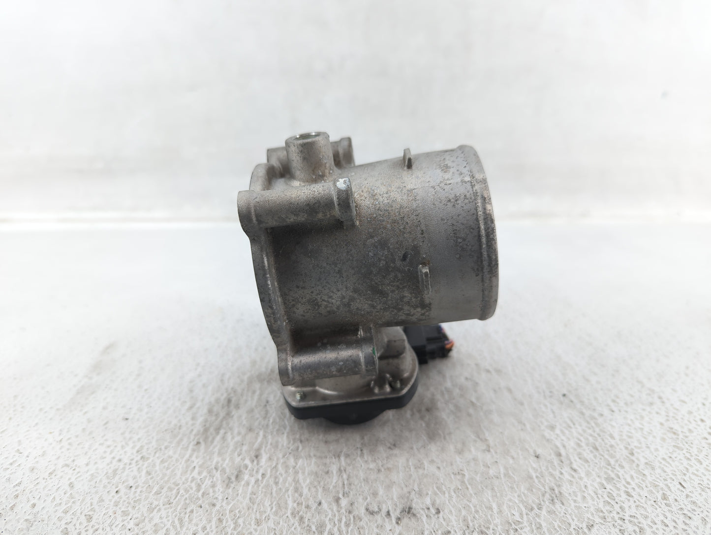 2021-2022 Hyundai Elantra Throttle Body P/N:35100-2J410 Fits Fits 2021 2022 OEM Used Auto Parts - Oemusedautoparts1.com