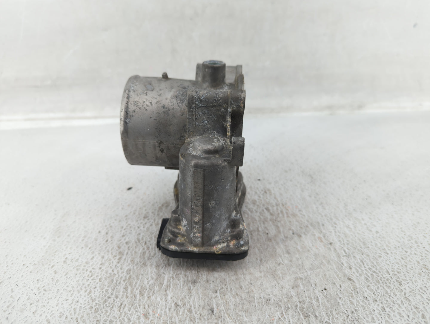 2021-2022 Hyundai Elantra Throttle Body P/N:35100-2J410 Fits Fits 2021 2022 OEM Used Auto Parts - Oemusedautoparts1.com