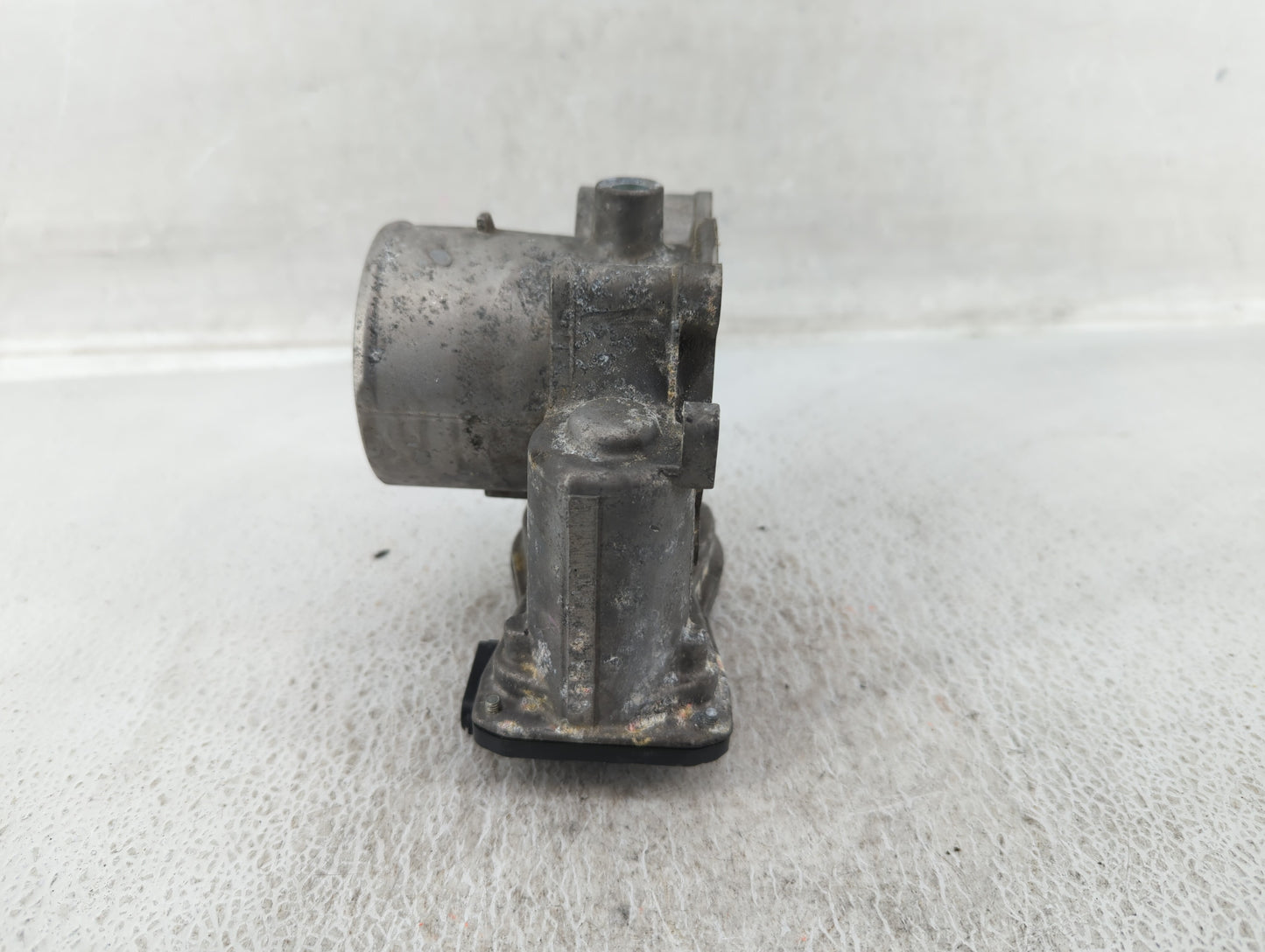 2021-2022 Hyundai Elantra Throttle Body P/N:35100-2J410 Fits Fits 2021 2022 OEM Used Auto Parts - Oemusedautoparts1.com