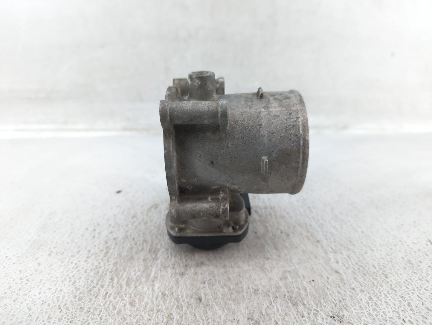2021-2022 Hyundai Elantra Throttle Body P/N:35100-2J410 Fits Fits 2021 2022 OEM Used Auto Parts - Oemusedautoparts1.com
