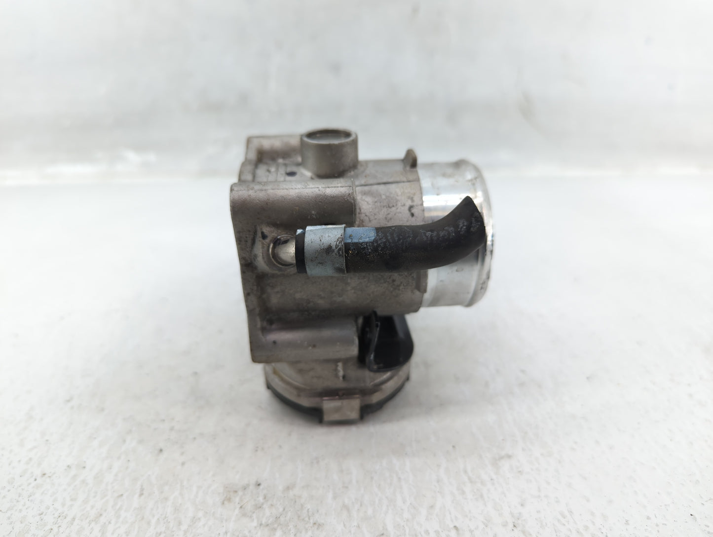 2021-2022 Hyundai Elantra Throttle Body P/N:35100-03HA0 Fits Fits 2017 2018 2019 2020 2021 2022 OEM Used Auto Parts - Oemuse