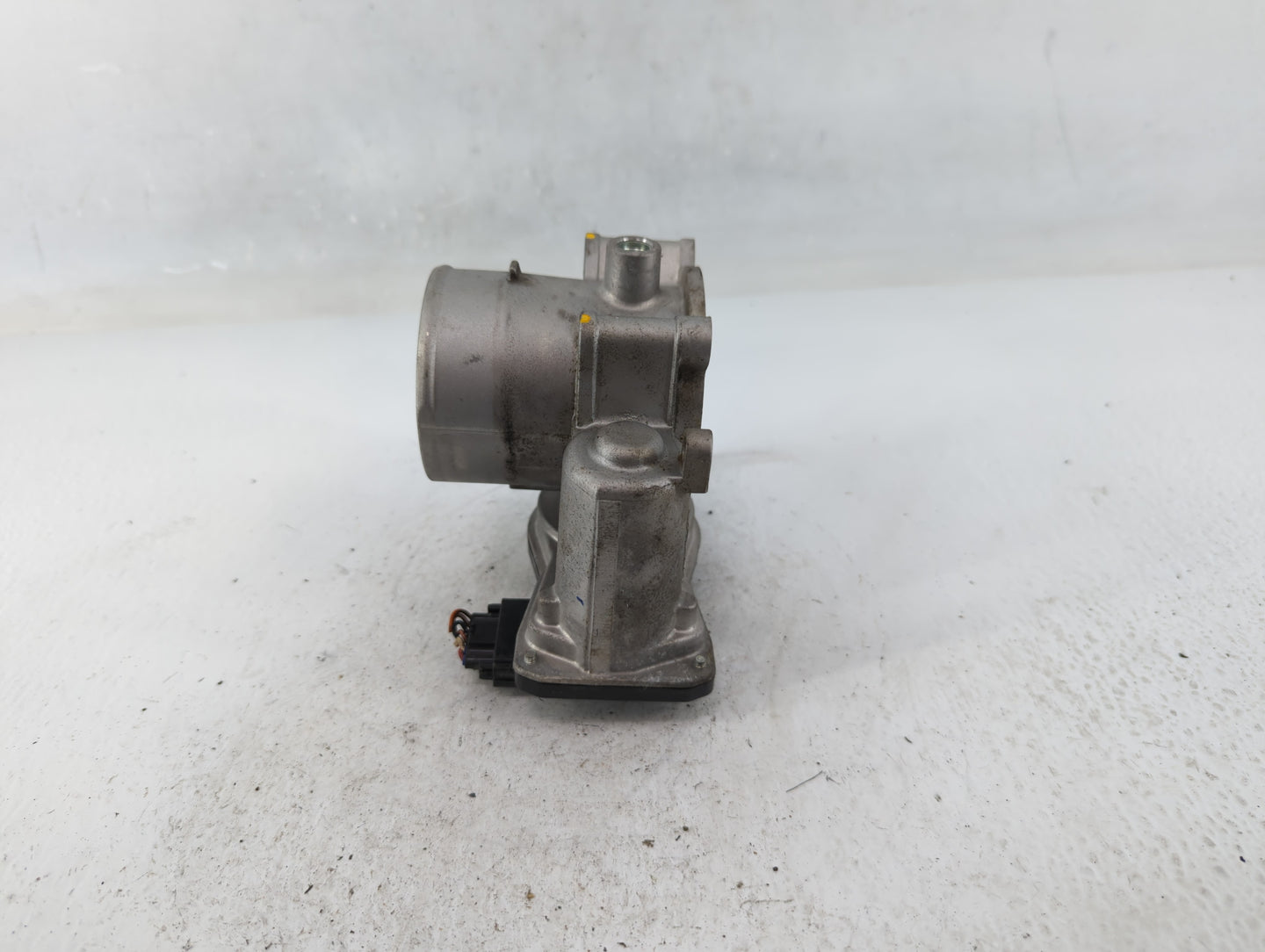 2021-2022 Hyundai Elantra Throttle Body P/N:35100-2J410 Fits Fits 2021 2022 OEM Used Auto Parts - Oemusedautoparts1.com