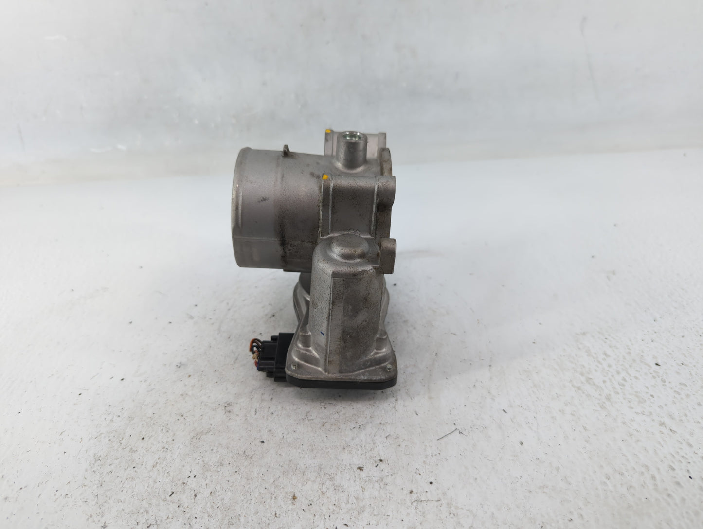 2021-2022 Hyundai Elantra Throttle Body P/N:35100-2J410 Fits Fits 2021 2022 OEM Used Auto Parts - Oemusedautoparts1.com