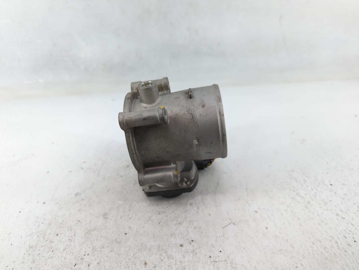 2021-2022 Hyundai Elantra Throttle Body P/N:35100-2J410 Fits Fits 2021 2022 OEM Used Auto Parts - Oemusedautoparts1.com