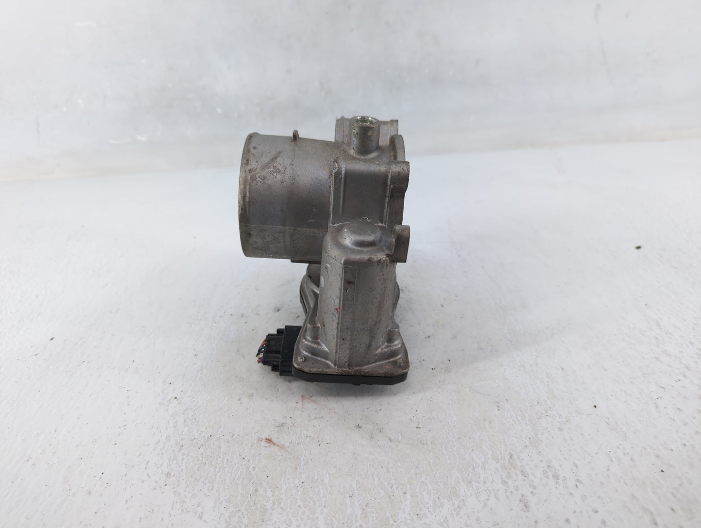 2021-2022 Hyundai Elantra Throttle Body P/N:35100-2J410 Fits Fits 2021 2022 OEM Used Auto Parts - Oemusedautoparts1.com