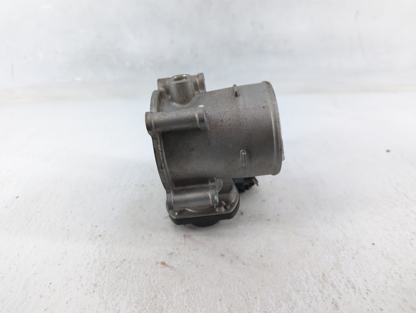 2021-2022 Hyundai Elantra Throttle Body P/N:35100-2J410 Fits Fits 2021 2022 OEM Used Auto Parts - Oemusedautoparts1.com
