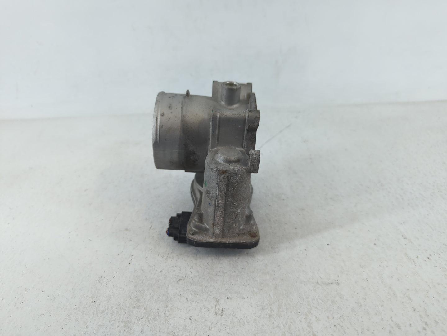 2021-2022 Hyundai Elantra Throttle Body P/N:35100-2J410 Fits Fits 2021 2022 OEM Used Auto Parts - Oemusedautoparts1.com