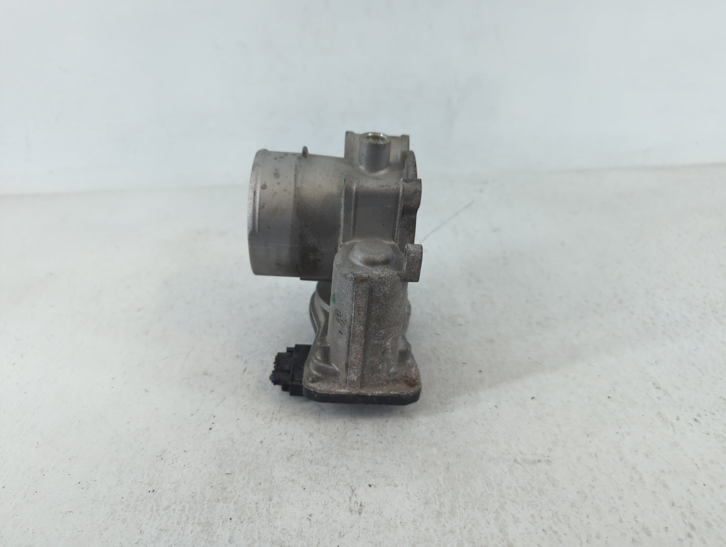 2021-2022 Hyundai Elantra Throttle Body P/N:35100-2J410 Fits Fits 2021 2022 OEM Used Auto Parts - Oemusedautoparts1.com