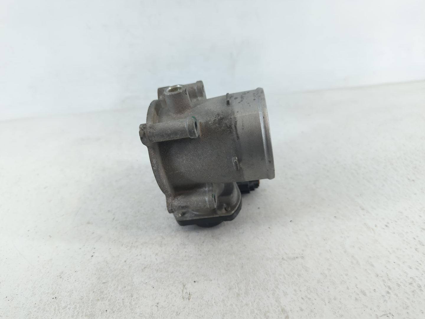 2021-2022 Hyundai Elantra Throttle Body P/N:35100-2J410 Fits Fits 2021 2022 OEM Used Auto Parts - Oemusedautoparts1.com