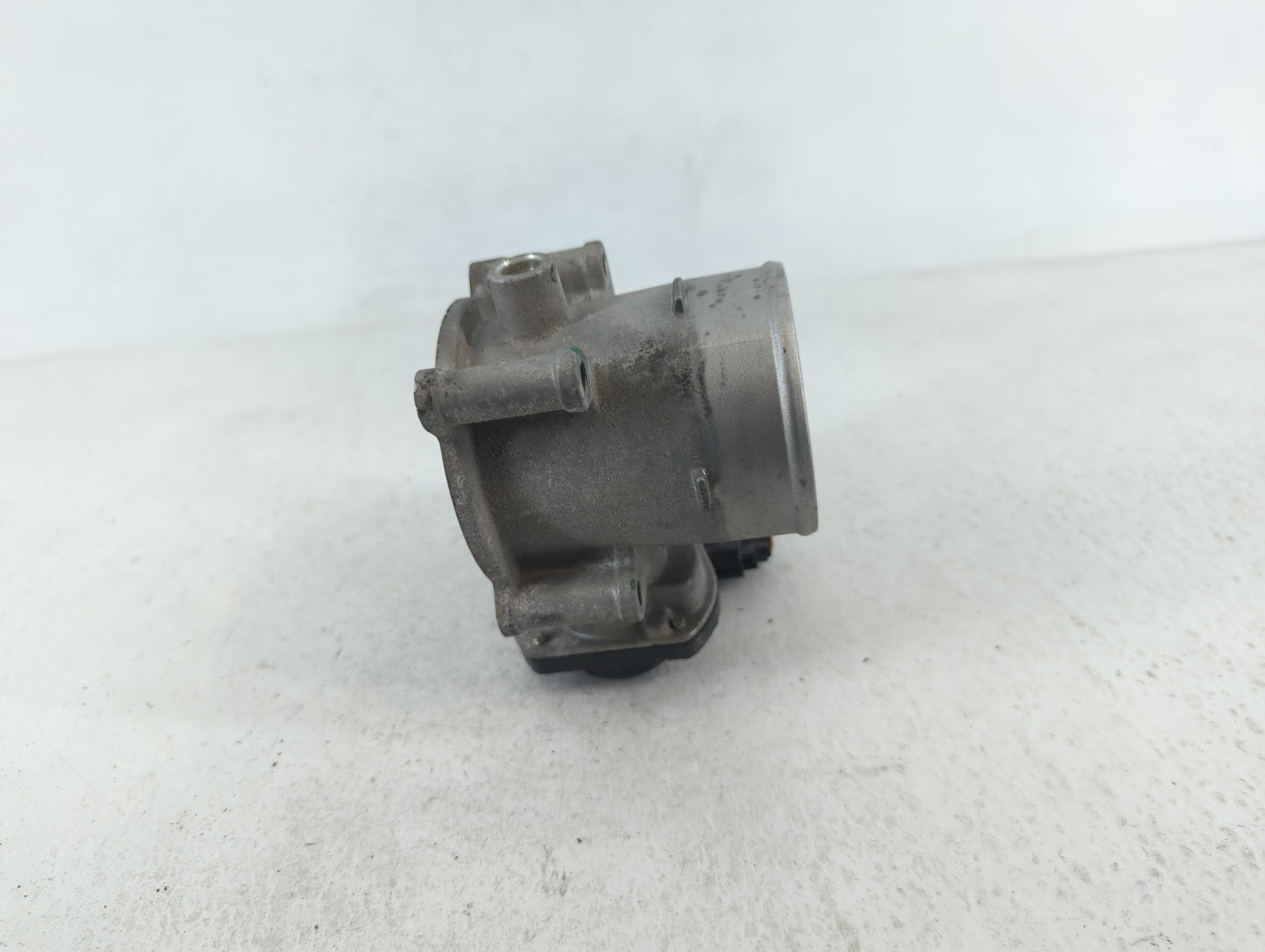 2021-2022 Hyundai Elantra Throttle Body P/N:35100-2J410 Fits Fits 2021 2022 OEM Used Auto Parts - Oemusedautoparts1.com