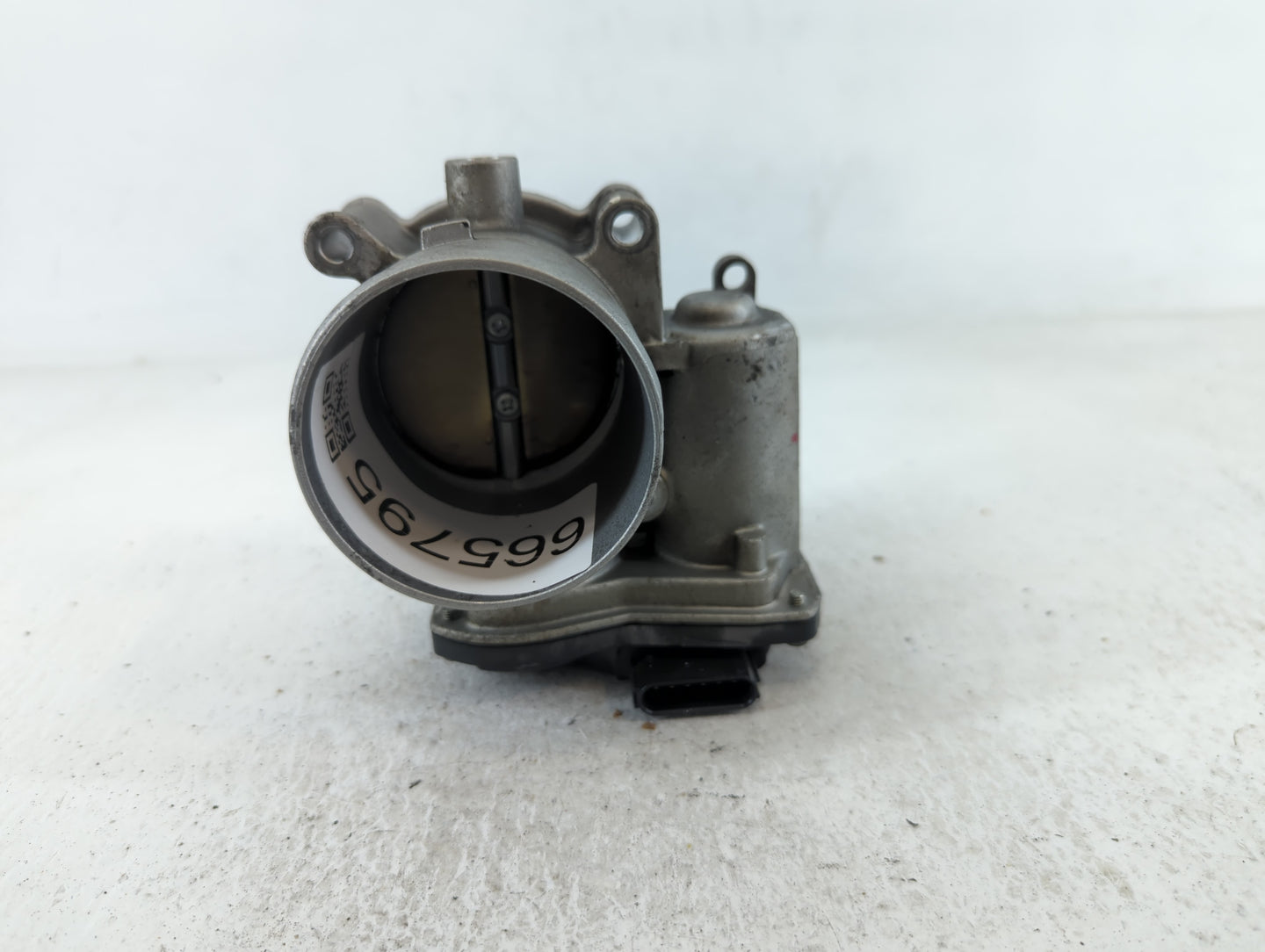 2021-2022 Hyundai Elantra Throttle Body P/N:35100-2J410 Fits Fits 2021 2022 OEM Used Auto Parts - Oemusedautoparts1.com