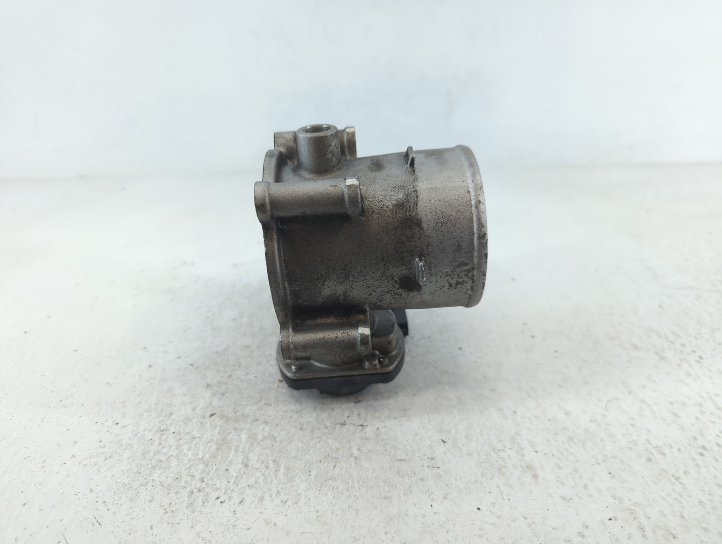 2021-2022 Hyundai Elantra Throttle Body P/N:35100-2J410 Fits Fits 2021 2022 OEM Used Auto Parts - Oemusedautoparts1.com